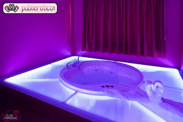 EL SITIO IDEAL PARA UN CAMBIO DE 180º! CLUB PARADISE!