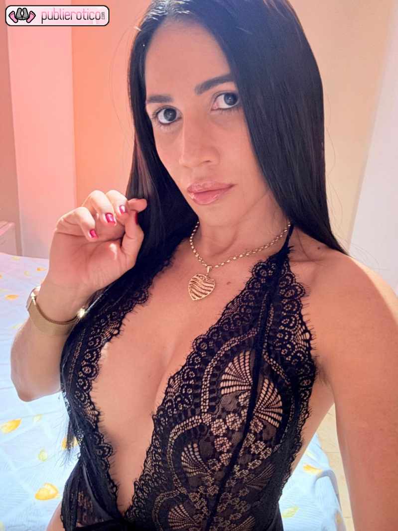 BRUNA SOÑARAS CON TENERME EN LA CAMA