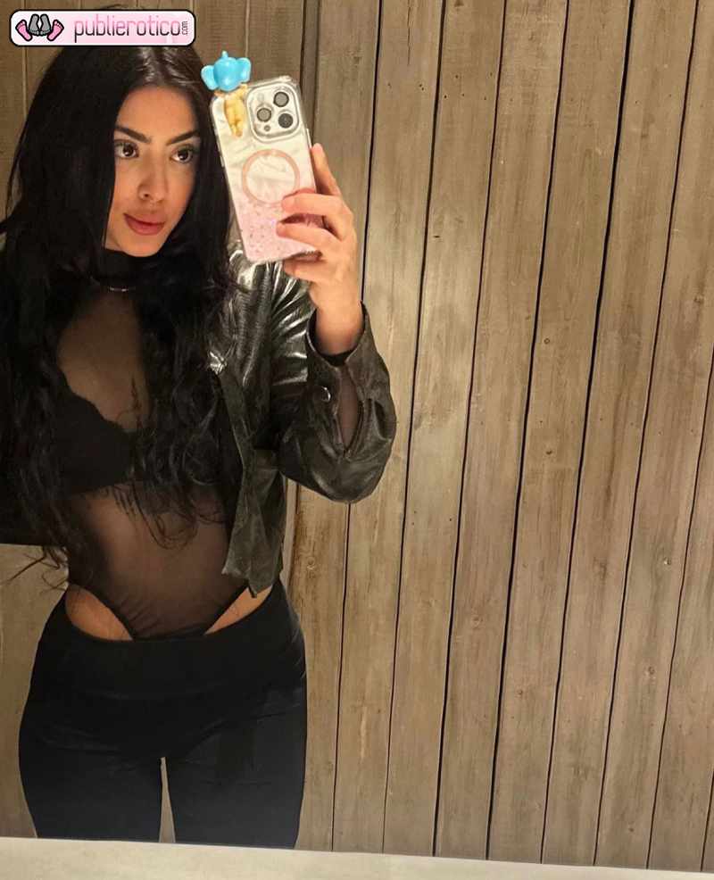 MIA UN SUEÑO HUMEDO HECHO REALIDAD